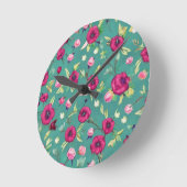 緑の背景に赤い花 ラウンド壁時計 (傾斜)