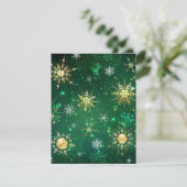 緑の背景に金のクリスマスの雪の結晶 カード (スタンド正面)