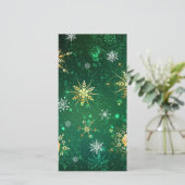 緑の背景に金のクリスマスの雪の結晶 シーズンカード (スタンド正面)