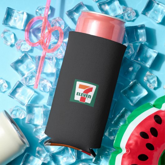 緑の背景に7つのロゴ スリム缶クーラー (インサイチュ 夏)