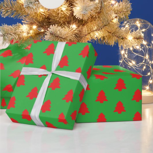 緑の背景のシンプルな赤いクリスマスツリー ラッピングペーパー (クリスマス)