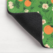 緑の背景のモモ木 マウスパッド (コーナー)