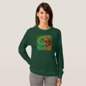 緑の背景の微笑のブラウンVizsla Tシャツ (正面フル)