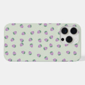 緑の背景の紫いちごパターン iPhoneケース (裏面横)