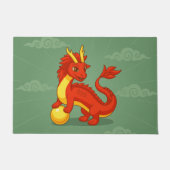 緑の背景の赤い中国の龍 ドアマット (正面)