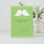 緑の背景のRSVPカードを持つラブバード 出欠カード (スタンド正面)