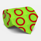 緑の背景を持つ赤い円 ネクタイ (ロール)