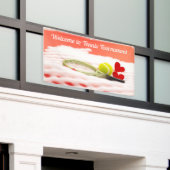 緑の背景バナーのテニスウェルカムサイン 横断幕 (ビルの外側)