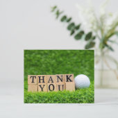 緑の芝生に感謝の言葉が書かれたゴルフボール ポストカード (スタンド正面)