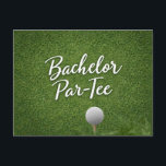 緑の芝生を舞台にしたゴルフ独身最後の1日 ポストカード<br><div class="desc">このポストカードで、ゴルフの独身最後の1日をスタイリッシュに祝いましょう。クラシックなゴルフボールが美しい緑の芝生にフィーチャーされています。清潔でシンプル、そしてカントリークラブをイメージしたこのデザインは、ゴルフの独身最後の1日の週末、目的地でのゴルフ旅行、または結婚式前の祝賀会の案内に最適です。
新鮮なフェアウェイの背景がリアルなゴルフコースの雰囲気を醸し出し、イベントの詳細、場所、日付などをパーソナライズする十分なスペースを残しています。
最適な用途:
• ゴルフ独身最後の1日の週末の招待状
• 花婿の最後のラウンドのお祝い
• 目的地でのゴルフ旅行
• カントリークラブの独身パーティー
• 結婚式週末の歓迎イベント</div>