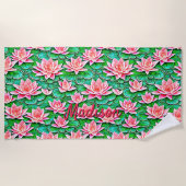 緑の花に名前、ピンクの蓮の花を追加葉 ビーチタオル (正面)