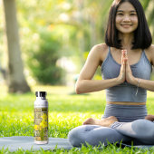 緑の花に黄色素朴の水仙引用文 タンブラー