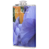 緑の花の写真4810を持つ紫色及びオレンジパンジー フラスク (左)