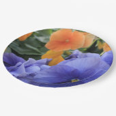 緑の花の写真4810を持つ紫色及びオレンジパンジー ペーパープレート (アングル)