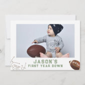 緑の茶色のフォトゲー遊ムサッカー第1誕生日 招待状 (裏面)