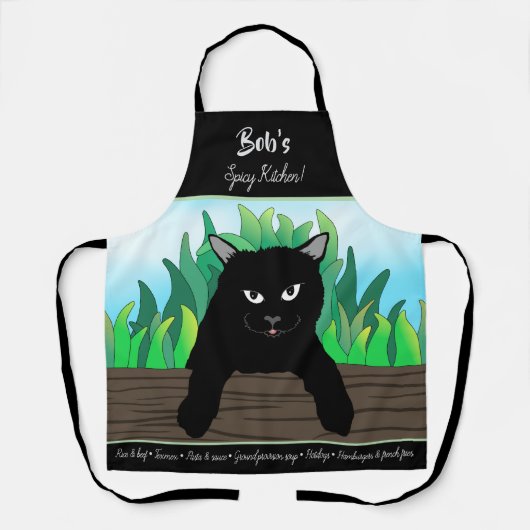緑の草が生い茂ったフェンスの上の黒猫 エプロン (正面)