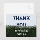 緑の草と空のゲスト感謝メッセージ ポストカード (正面/裏面)