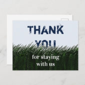 緑の草と空のゲスト感謝メッセージ ポストカード (正面/裏面)