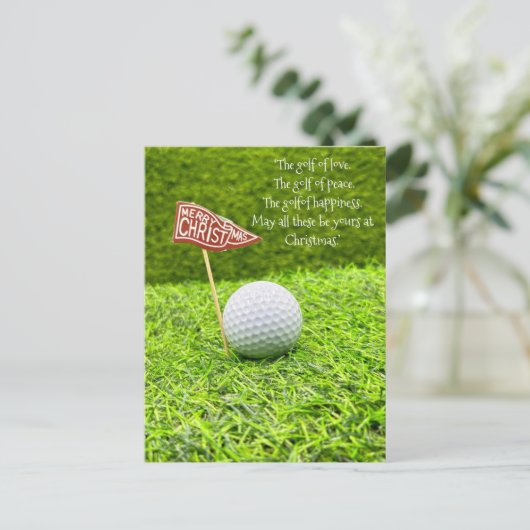 緑の草の上にゴルフボールを持つゴルフクリスマス シーズンポストカード (スタンド正面)