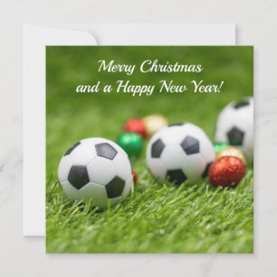 緑の草の上にボールが乗ったサッカーのクリスマスカード シーズンカード
