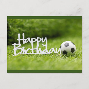 緑の草の上にボールを持つサッカー誕生日カード ポストカード