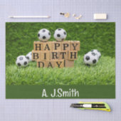 緑の草の上にボールを持つサッカー誕生日 薄葉紙 (クラフト)