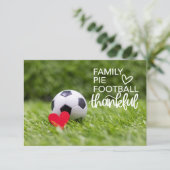 緑の草の上に赤いハートを置いたサッカーボール サンキューカード (スタンド正面)