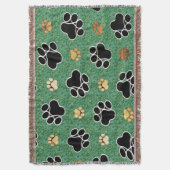 緑の草の上に黄褐色と黒い前足が印刷される スローブランケット (正面縦)