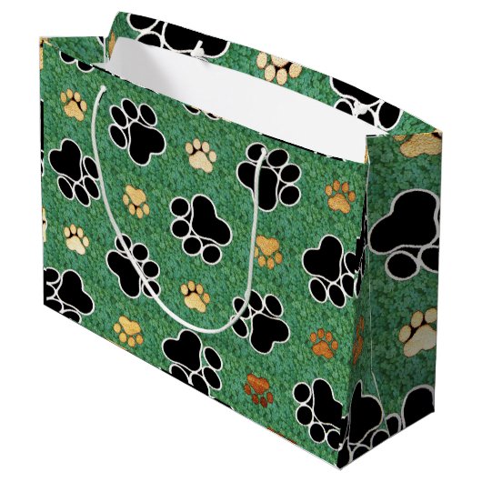 緑の草の上に黄褐色と黒い前足が印刷される ラージペーパーバッグ (裏面アングル)