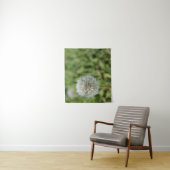 緑の草の上の白いタンポポの花 タペストリー (インサイチュ)