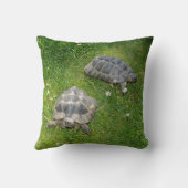 緑の草の中の亀 クッション (裏面)