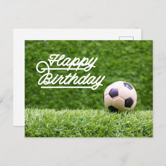 緑の草の車にボールを持つサッカーハッピーバースデー ポストカード (正面/裏面)