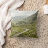 緑の草原と山 クッション (ブランケット)