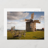 緑の草原と白い雲と青い空の風車 ポストカード (正面/裏面)