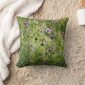 緑の草原に咲く紫色の野生の花 クッション (ブランケット)