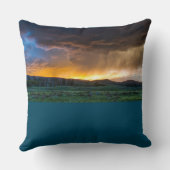 緑の草原に沈む夕日 クッション (裏面)