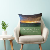 緑の草地に太陽を沈める クッション (椅子)