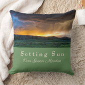 緑の草地に太陽を沈める クッション (ブランケット)