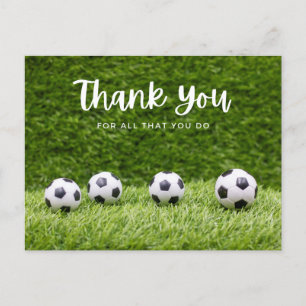 緑の草感謝していの上にボールを持つサッカーボール ポストカード