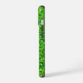 緑の草 iPhone 15ケース (左側面)