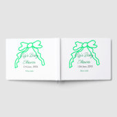 緑の落書きベビーシャワーを追加の名前の日付モダー ゲストブック (全面)