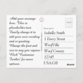 緑の葉が多い森の中のかわいい犬 ポストカード (裏面)