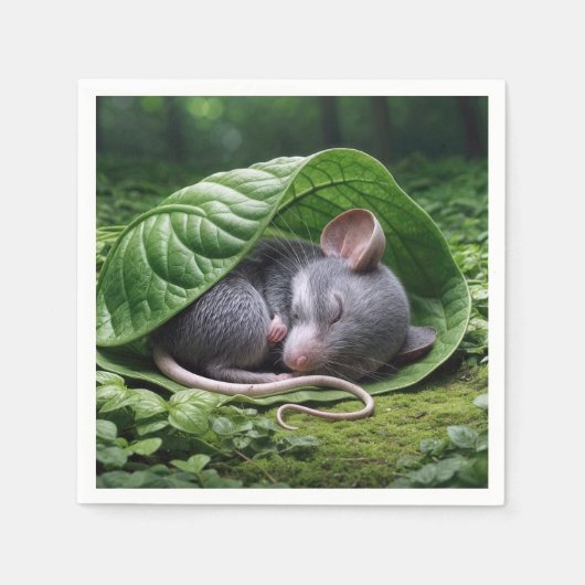 緑の葉で眠るネズミ スタンダードカクテルナプキン (正面)