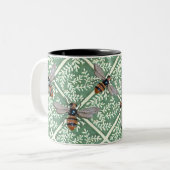 緑の葉とミツバチのマグカップ ツートーンマグカップ (正面左)