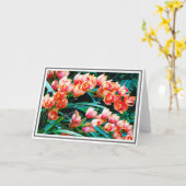 緑の葉に対するオレンジ色の蘭の花 カード (黄色い花)