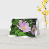 緑の葉に対するピンクの花 カード (黄色い花)