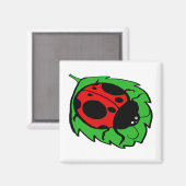 緑の葉に浮かぶニワトリの花 マグネット (正面/裏面)