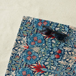 緑の葉に花柄の青い背景 ビーチタオル