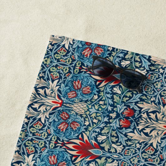 緑の葉に花柄の青い背景 ビーチタオル (インサイチュ)