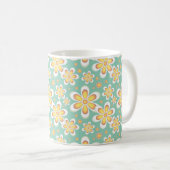 緑の葉に黄色い春の花 コーヒーマグカップ (正面右)